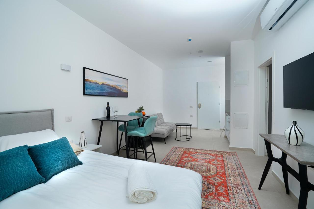 Hi-Yam Seaview Apartments & Suites - יש ממ"ד Bat Yam Exterior foto