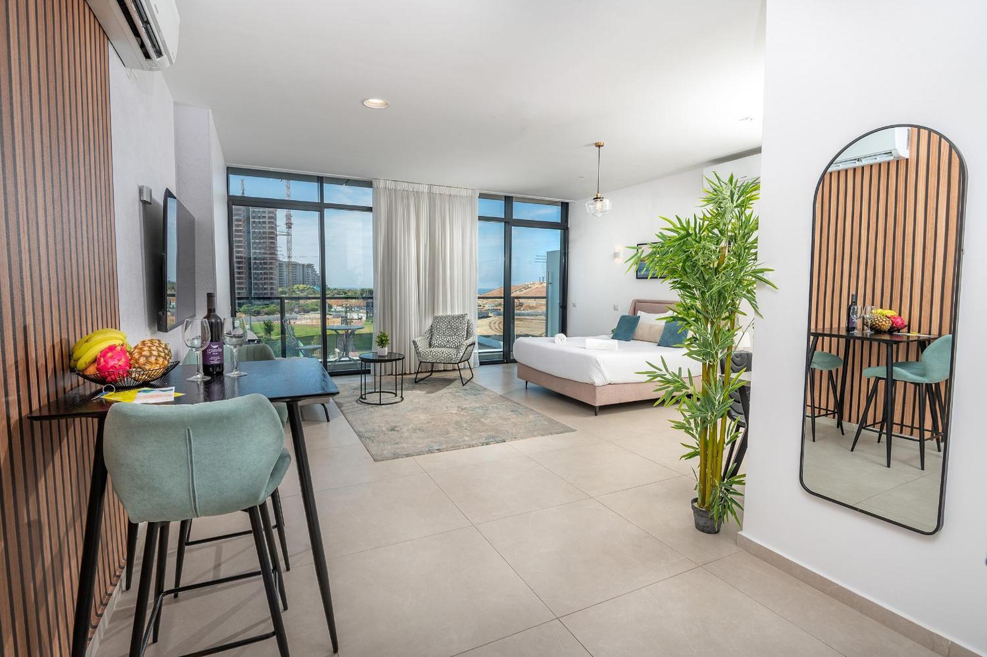 Hi-Yam Seaview Apartments & Suites - יש ממ"ד Bat Yam Exterior foto