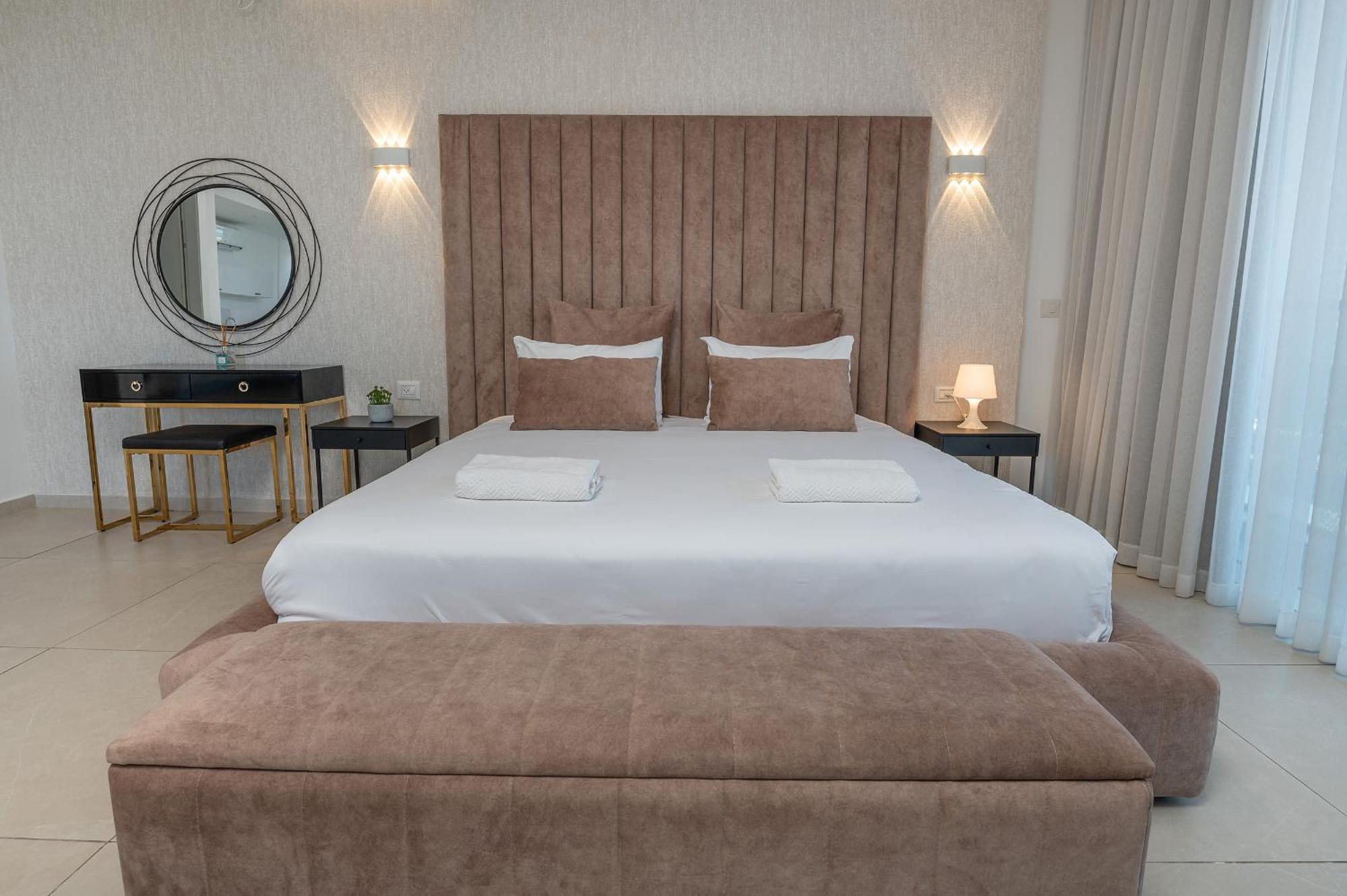 Hi-Yam Seaview Apartments & Suites - יש ממ"ד Bat Yam Habitación foto