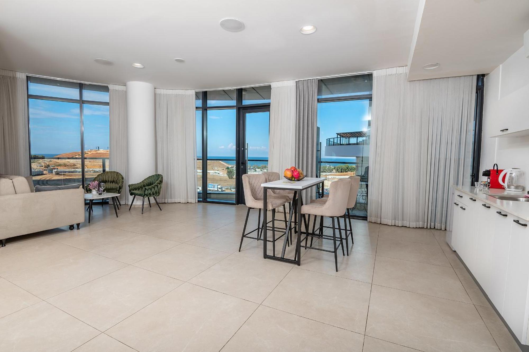 Hi-Yam Seaview Apartments & Suites - יש ממ"ד Bat Yam Habitación foto