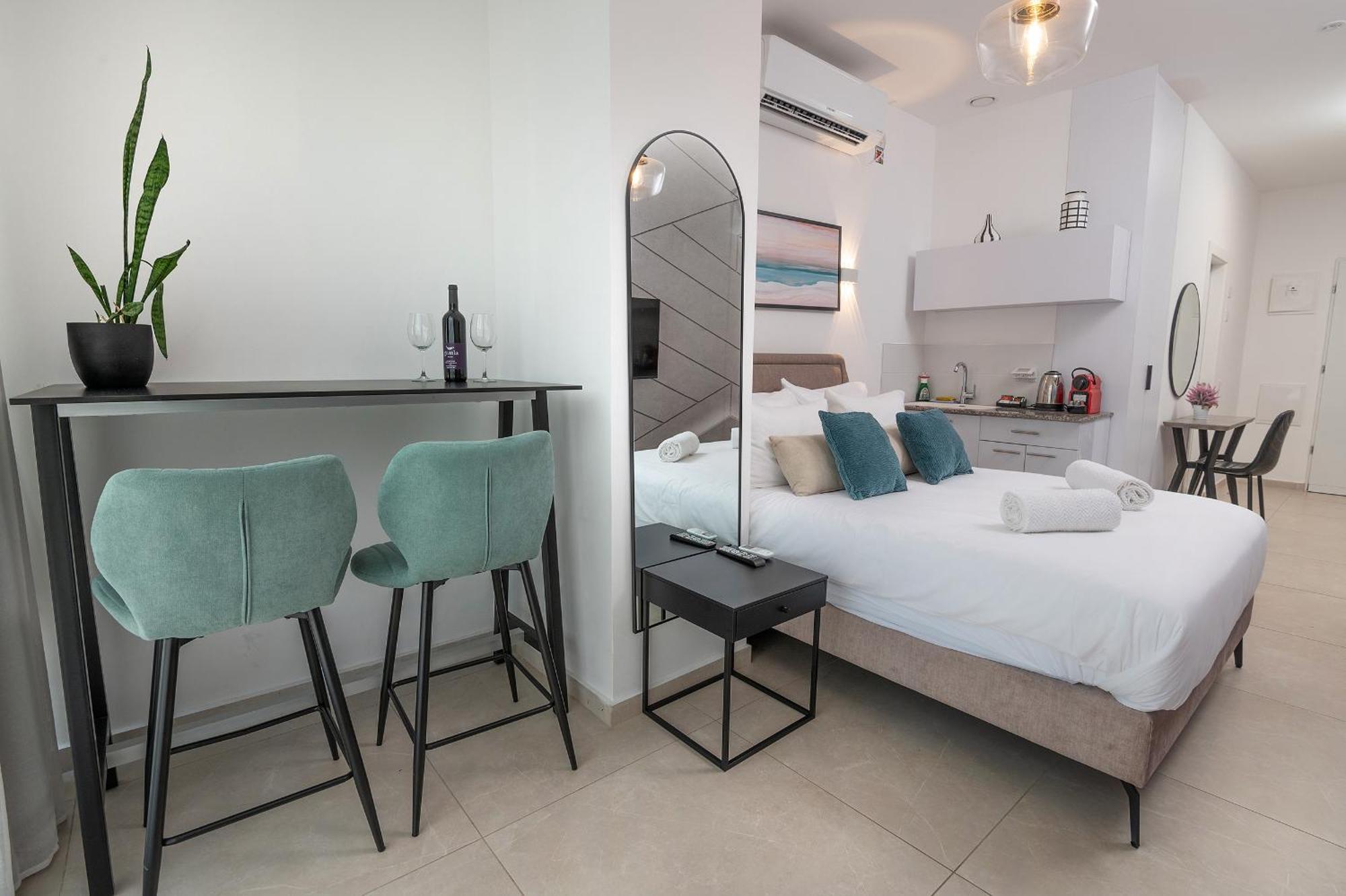 Hi-Yam Seaview Apartments & Suites - יש ממ"ד Bat Yam Habitación foto