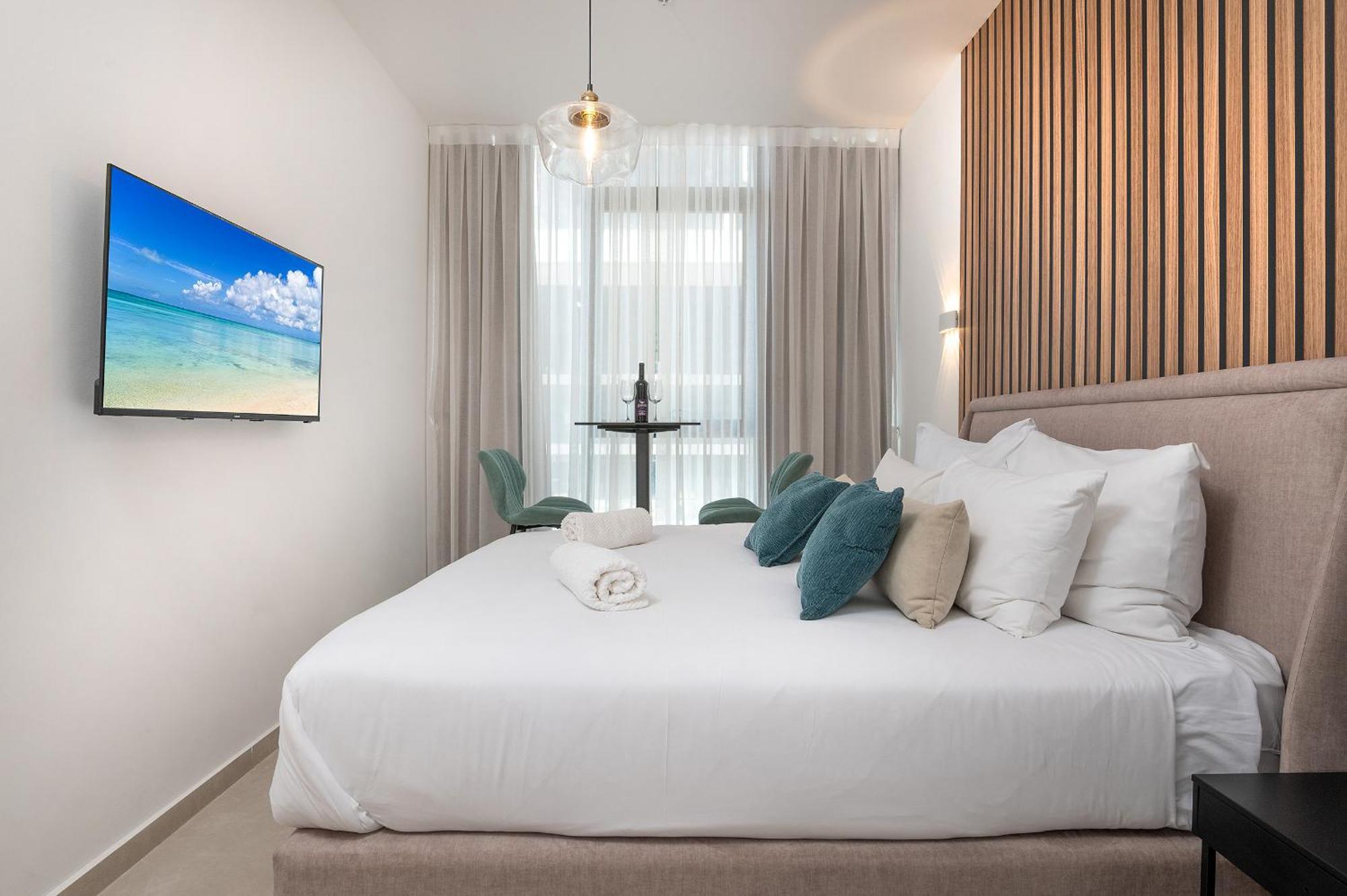 Hi-Yam Seaview Apartments & Suites - יש ממ"ד Bat Yam Habitación foto