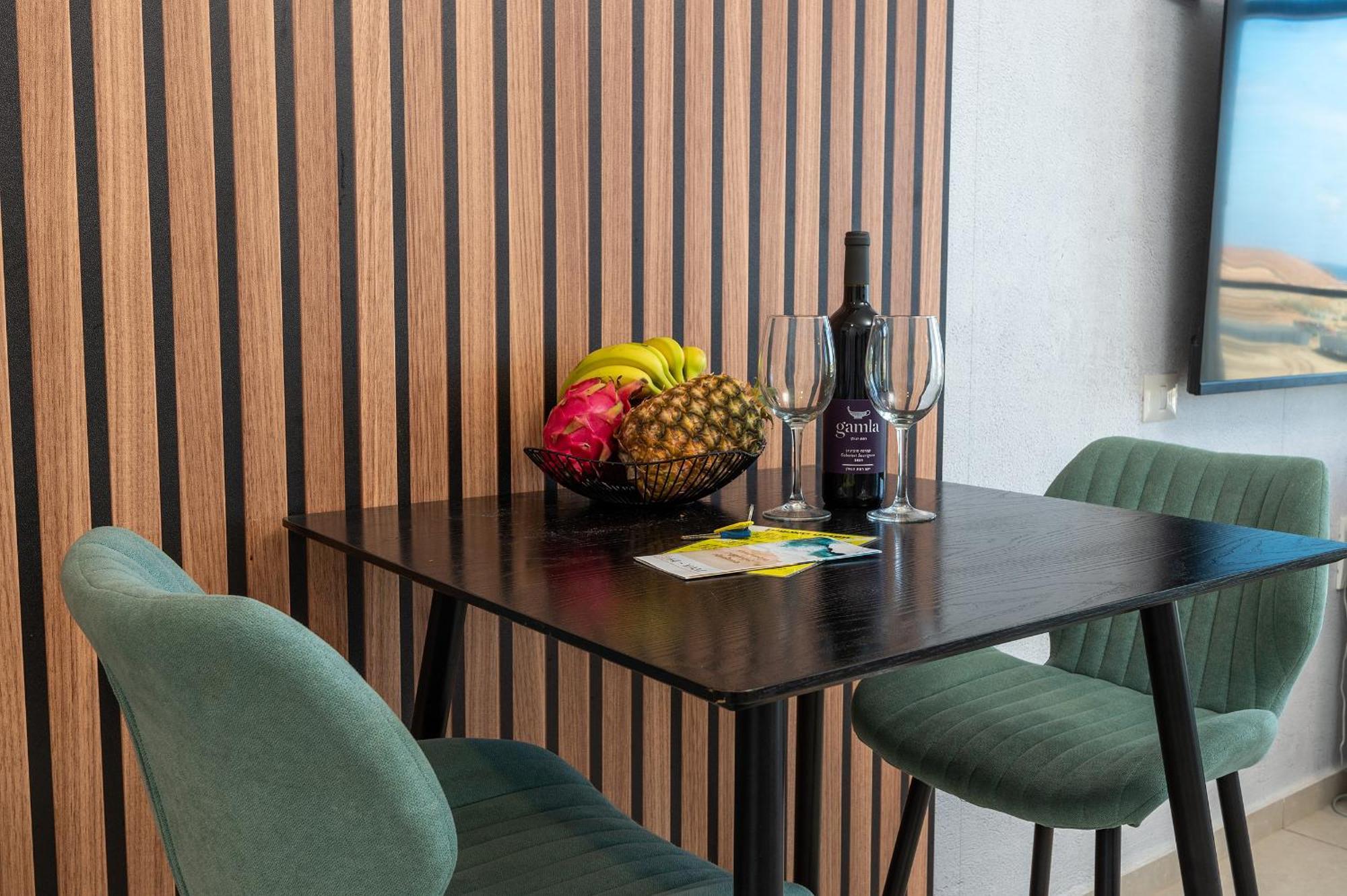 Hi-Yam Seaview Apartments & Suites - יש ממ"ד Bat Yam Habitación foto