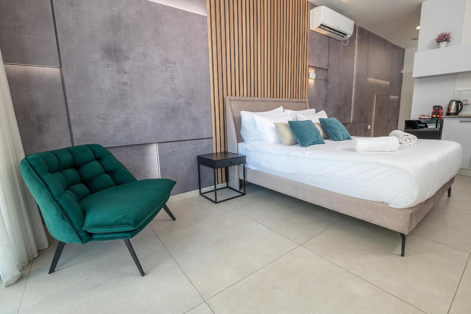 Hi-Yam Seaview Apartments & Suites - יש ממ"ד Bat Yam Habitación foto