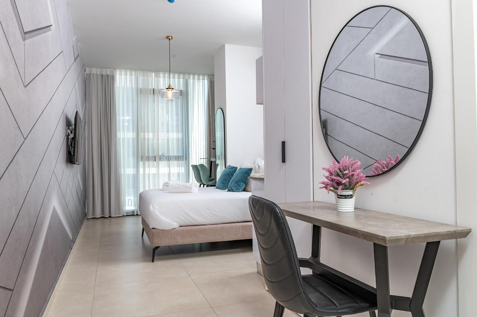 Hi-Yam Seaview Apartments & Suites - יש ממ"ד Bat Yam Habitación foto