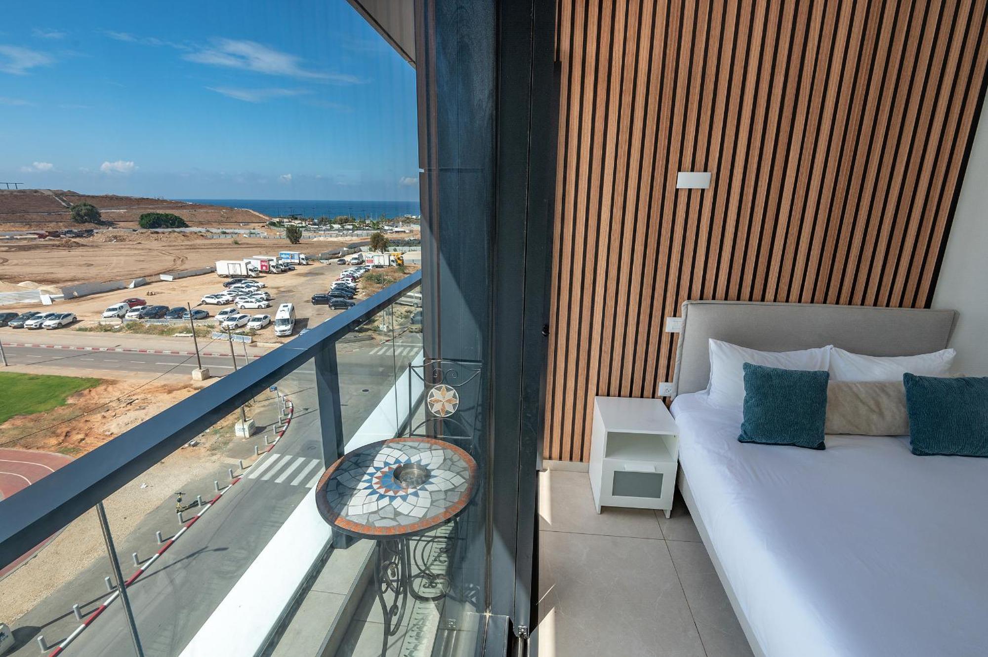 Hi-Yam Seaview Apartments & Suites - יש ממ"ד Bat Yam Habitación foto